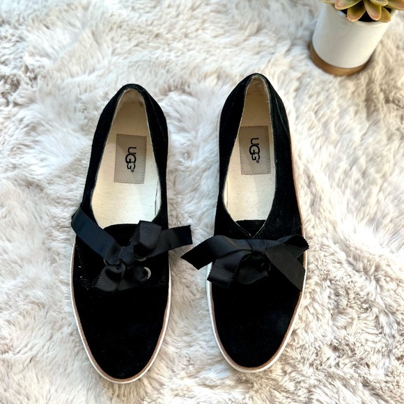 🖤UGG Carilyn Suede Ribbon Lace up Sneakers 7.5🖤 - Picture 2 of 6